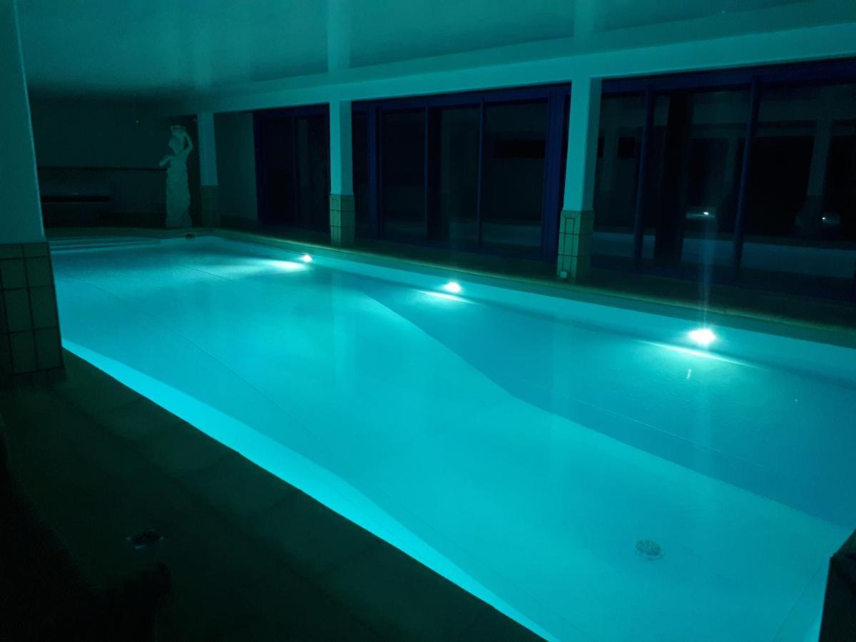 Le Manoir De La Mantille Caudry Esterno foto