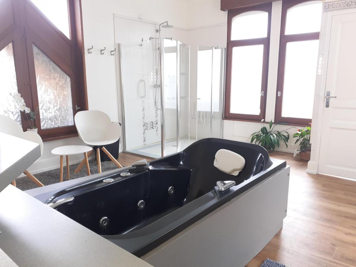 Le Manoir De La Mantille Caudry Esterno foto