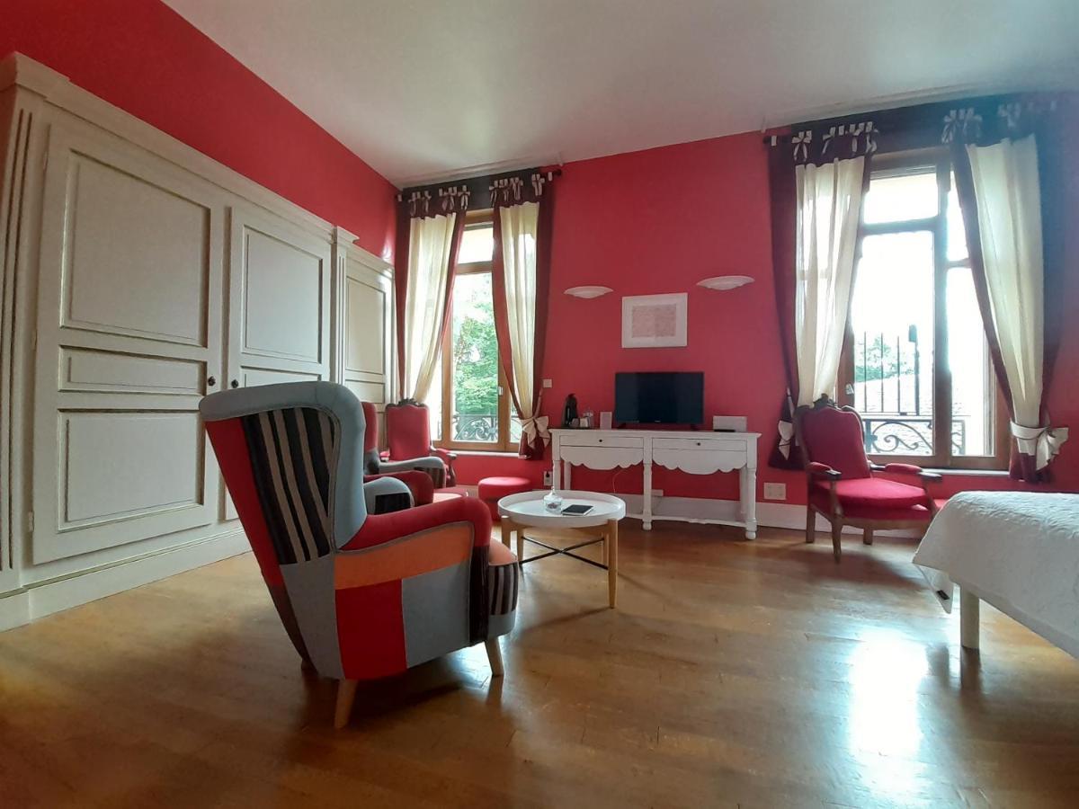 Le Manoir De La Mantille Caudry Esterno foto