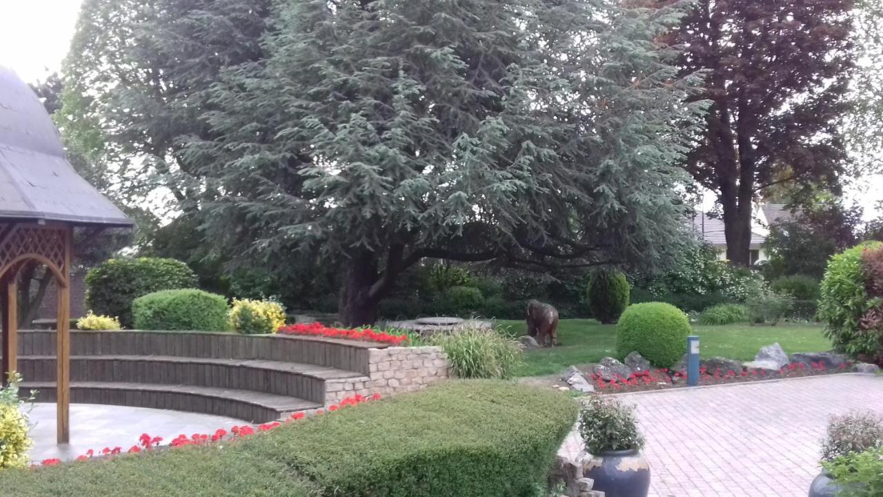 Le Manoir De La Mantille Caudry Esterno foto